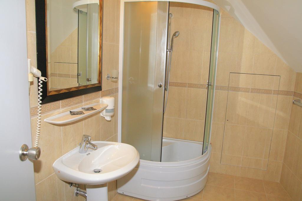 Pensiunea Blanca Reghin Habitación foto