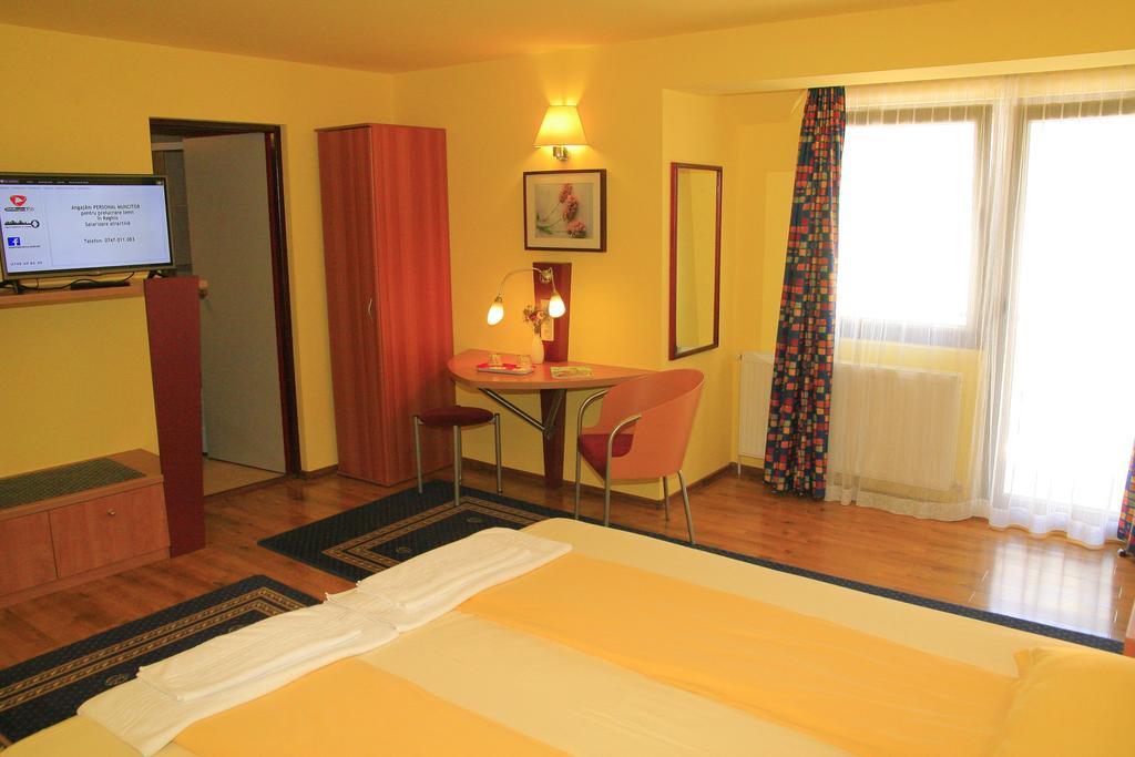 Pensiunea Blanca Reghin Habitación foto