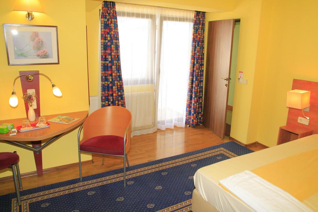 Pensiunea Blanca Reghin Habitación foto